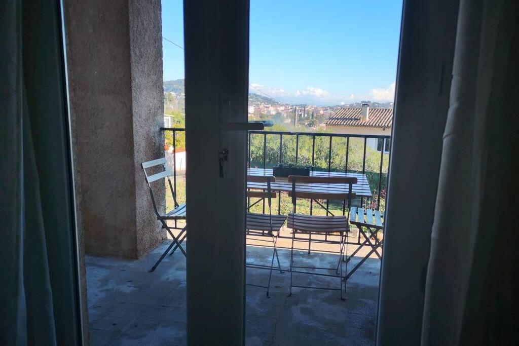 Сasa de vacaciones Jolie Petite Maison De Charme Dans Quartier Boisé